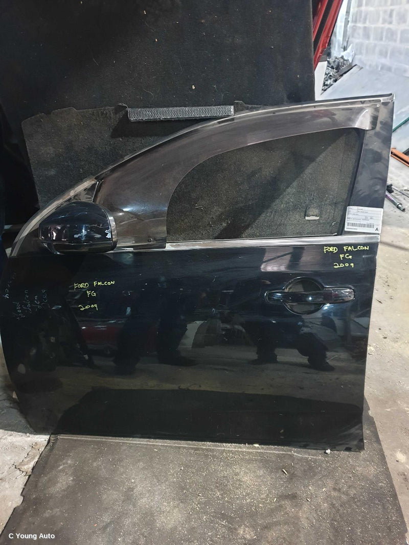 2009 FORD FALCON LEFT FRONT DOOR