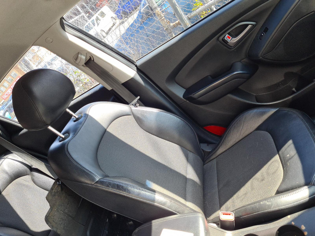 Hyundai ix35 deals drivers seat