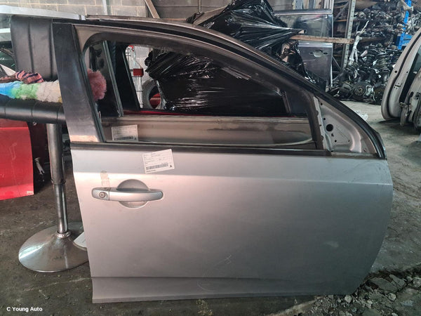 2009 FORD FALCON RIGHT FRONT DOOR