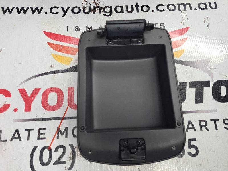 2011 TOYOTA HILUX CONSOLE